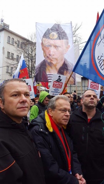 protest-protiv-nato-vucica-i-nikolica-01