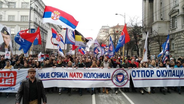 protest-protiv-nato-vucica-i-nikolica-049